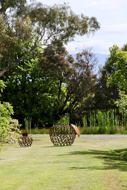  Tasmanian Garden Walks and stately private Country Houses